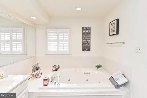1469 Hampton Ridge Dr, Mclean, VA 22101 photo 37