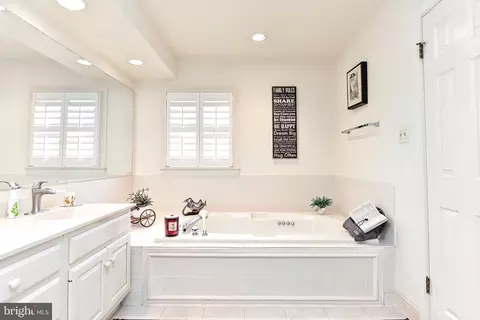 1469 Hampton Ridge Dr, Mclean, VA 22101 photo 36