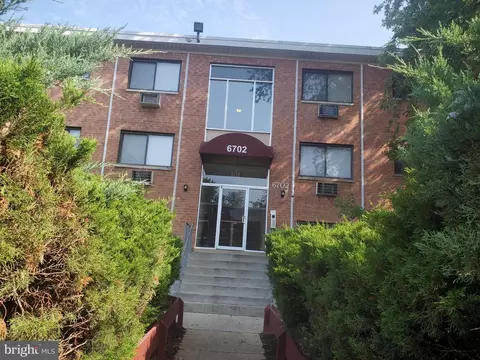 6702 James Lee St #342, Falls Church, VA 22042