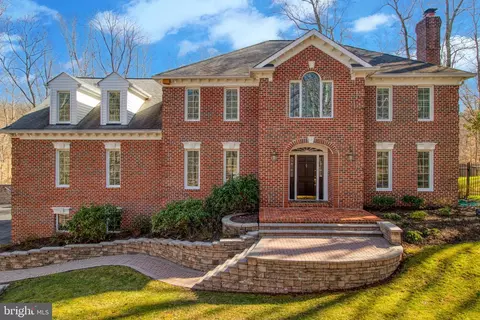8318 Cathedral Forest Dr, Fairfax Station, VA 22039