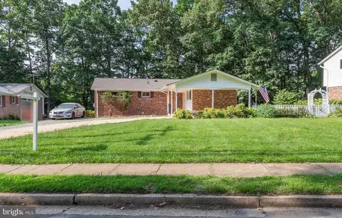 6800 Rolling Rd, Springfield, VA 22152
