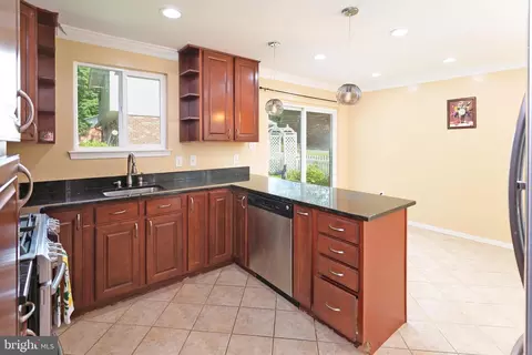6800 Rolling Rd, Springfield, VA 22152 photo 18