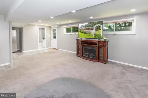 6800 Rolling Rd, Springfield, VA 22152 photo 38