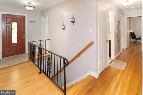 6800 Rolling Rd, Springfield, VA 22152 photo 23