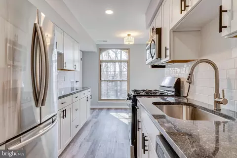 3372 Woodburn Rd #22, Annandale, VA 22003