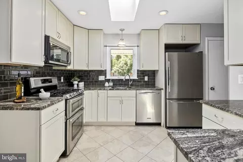 8302 Brixton St, Springfield, VA 22152 photo 14