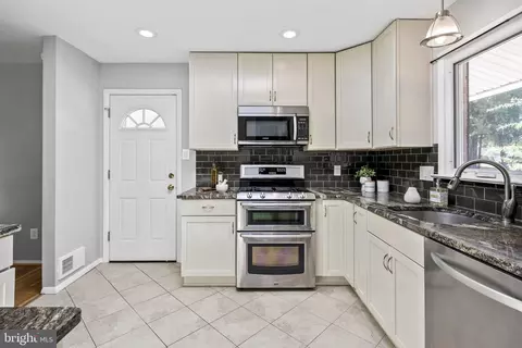 8302 Brixton St, Springfield, VA 22152 photo 16
