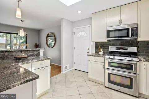 8302 Brixton St, Springfield, VA 22152 photo 17