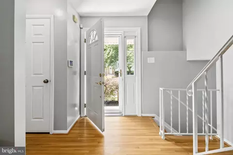 8302 Brixton St, Springfield, VA 22152 photo 5