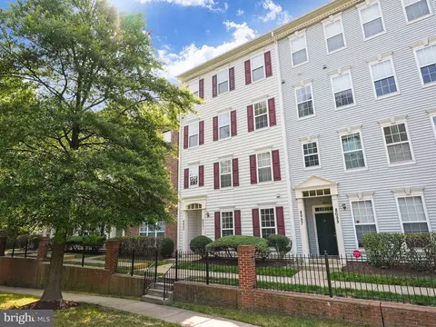 8051 Gatehouse Rd #12, Falls Church, VA 22042