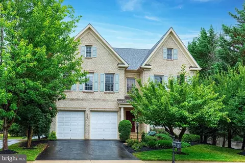 2360 Jawed Pl, Dunn Loring, VA 22027