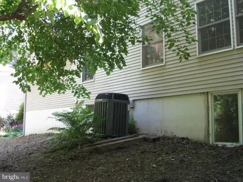 2413 Myrtle Ln, Reston, VA 20191 photo 4