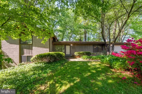 8605 Battailles Ct, Annandale, VA 22003