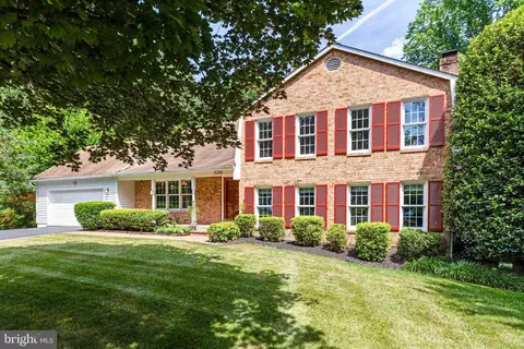 5258 Ofaly Rd, Fairfax, VA 22030