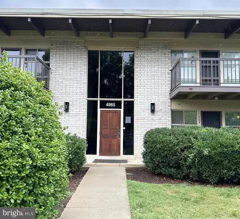 4965 Americana Dr #T-2, Annandale, VA 22003