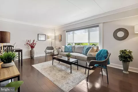 200 Locust St SE #102, Vienna, VA 22180