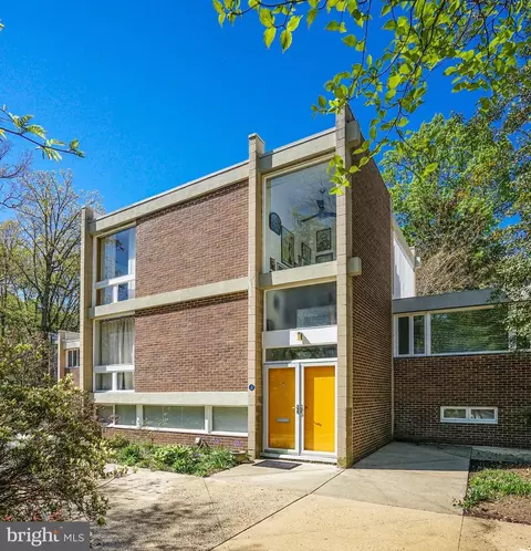 11513 Maple Ridge Rd, Reston, VA 20190