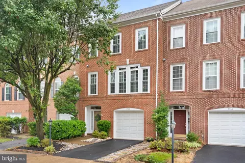 4768 Bideford Sq, Fairfax, VA 22030