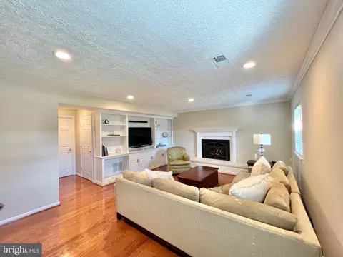 7010 Cottontail Ct, Springfield, VA 22153 photo 5