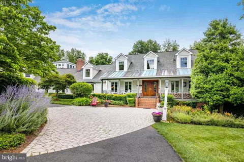 319 Seneca Rd, Great Falls, VA 22066