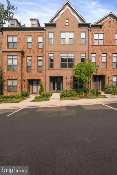 4483 Lateleaf Trl, Fairfax, VA 22030