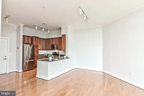 4490 Market Commons Dr #PH-06, Fairfax, VA 22033