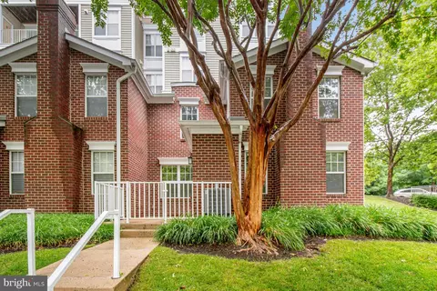 1641 International Dr #TH-27, Mclean, VA 22102