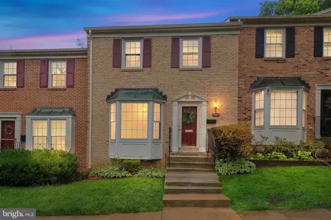 7429 Chummley Ct, Falls Church, VA 22043