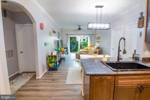 12945 Centre Park Cir #214, Herndon, VA 20171