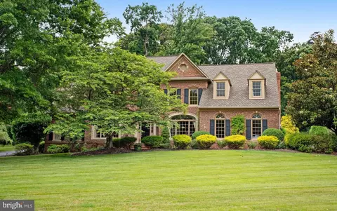 2490 Oakton Hills Dr, Oakton, VA 22124