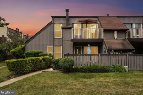 8042 Pantano Pl, Alexandria, VA 22309