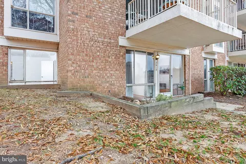 2613 Indian Dr, Alexandria, VA 22303