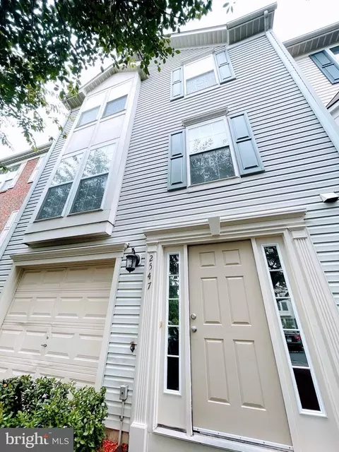 2547 Thorncroft Pl, Herndon, VA 20171