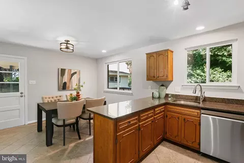 5318 Weymouth Dr, Springfield, VA 22151 photo 12