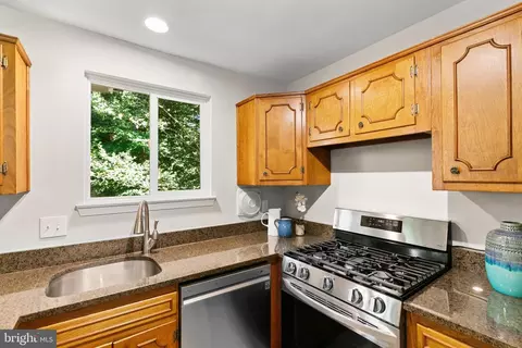 5318 Weymouth Dr, Springfield, VA 22151 photo 4
