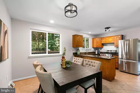 5318 Weymouth Dr, Springfield, VA 22151 photo 3