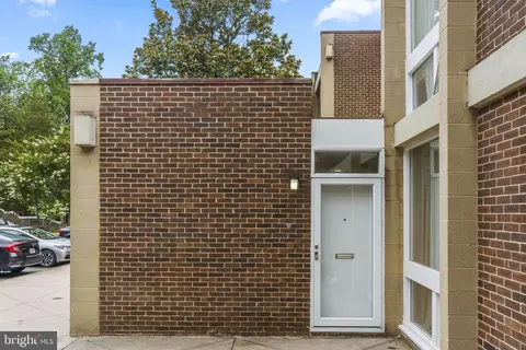 11545 Maple Ridge Rd, Reston, VA 20190