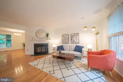 6041 Crown Royal Cir, Alexandria, VA 22310