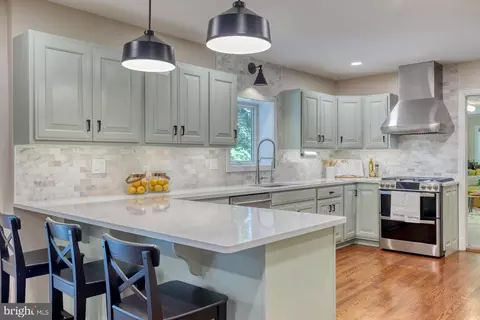6511 Jay Miller Dr, Falls Church, VA 22041