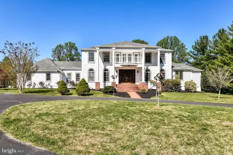 726 Gouldman Ln, Great Falls, VA 22066