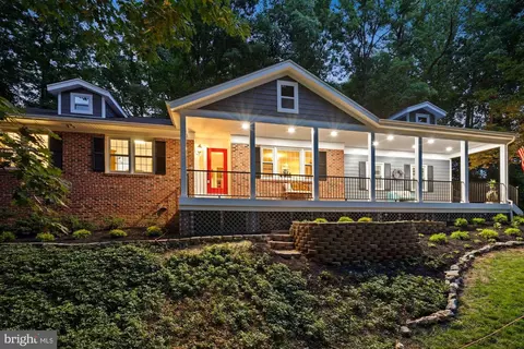 8634 Park St, Vienna, VA 22180