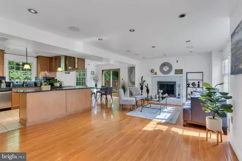1344 Grant St, Herndon, VA 20170