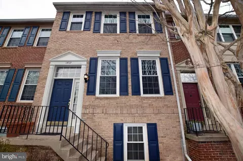 13112 Willow Stream Ln, Fairfax, VA 22033