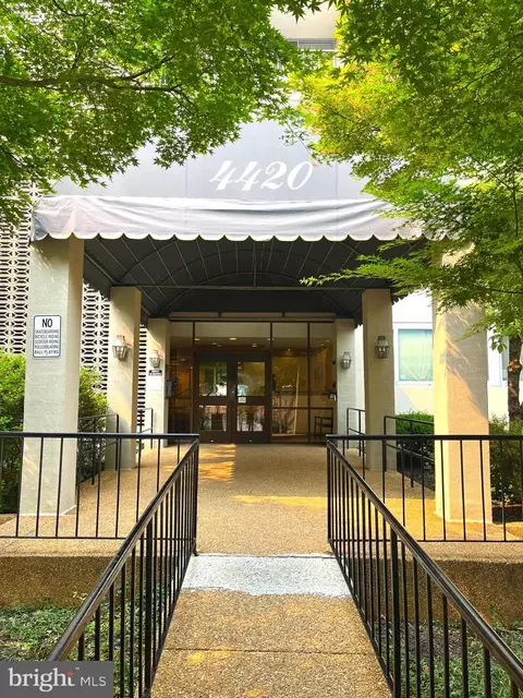 4420 Briarwood Ct N #42, Annandale, VA 22003