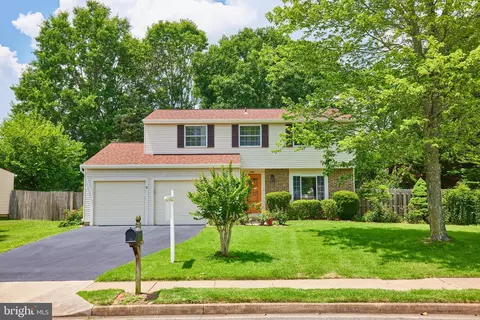 6918 Vantage Dr, Alexandria, VA 22306