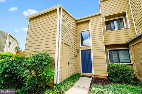 1921 Villaridge Dr # b, Reston, VA 20191