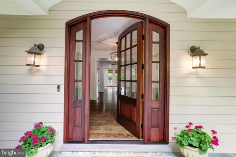 7906 Old Falls Rd, Mclean, VA 22102 photo 7