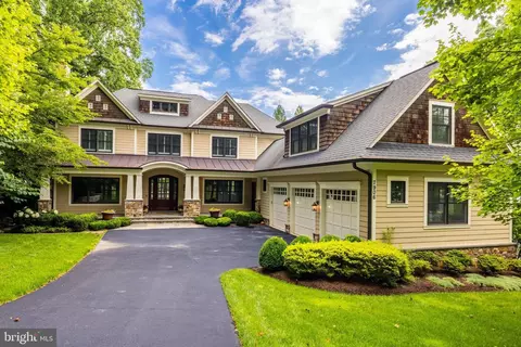 7906 Old Falls Rd, Mclean, VA 22102 photo 3