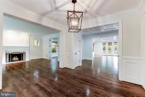 7906 Old Falls Rd, Mclean, VA 22102 photo 6