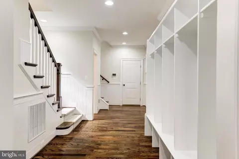 7906 Old Falls Rd, Mclean, VA 22102 photo 18